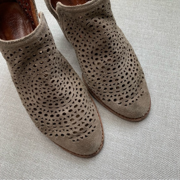 ANTHROPOLOGIE Jeffrey Campbell "Rosalee" Booties Suede Perforated Western Size 7 - Picture 3 of 10